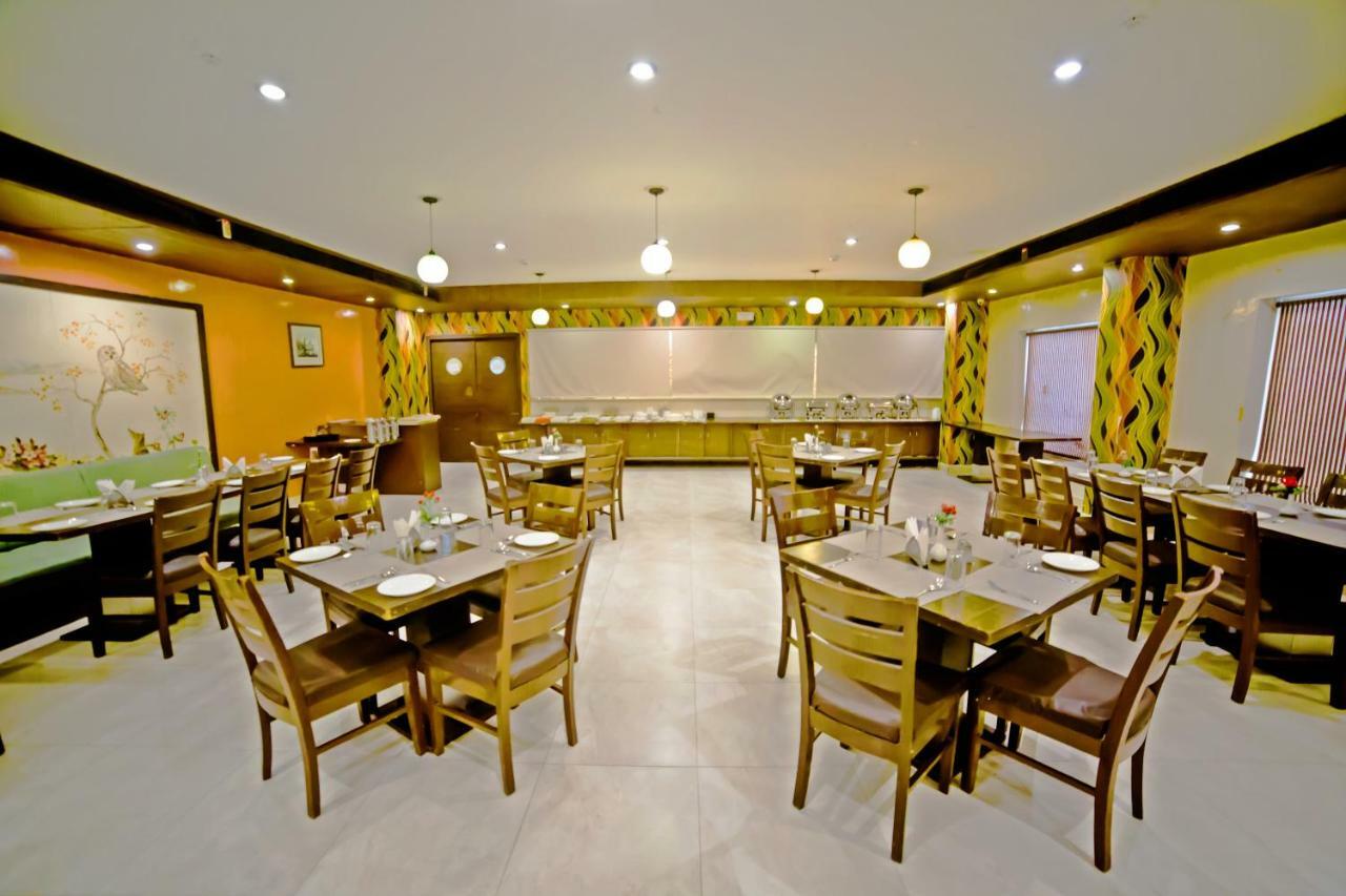 Hotel Clarks Collection Bhavnagar Exterior photo