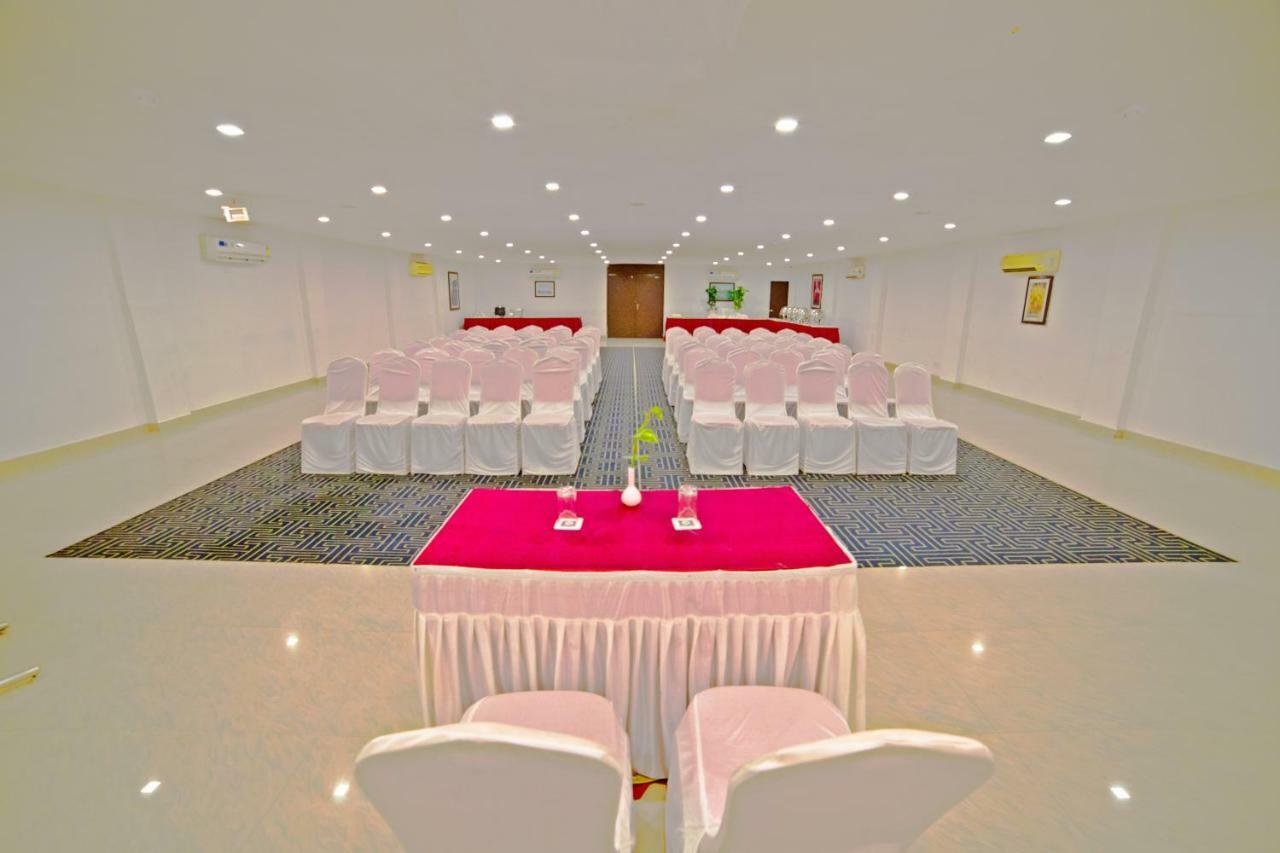 Hotel Clarks Collection Bhavnagar Exterior photo